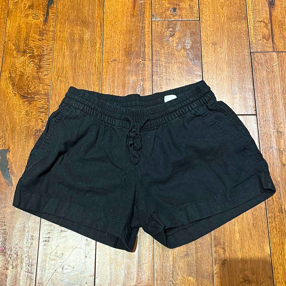 Black Old Navy linen shorts
